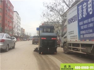 達沃C190駕駛式掃地機服務于馬路 